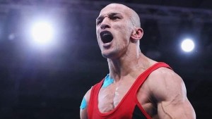 كرم جابر يحصد ذهبية بطولة العالم للمصارعة في الأردن