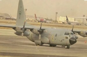صورة لطائرة نقل عسكرية سعودية في مطار مهر آباد بطهران وسط تقارير عن زيارة وفد إقليمي