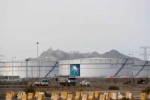 الحوثيون يعلنون استهداف منشآت نفطية سعودية والتحالف يدمر منصات صاروخية في صنعاء