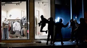فرنسا تفرض حظر تجول ليليًا في 4 مدن شمالية بعد أعمال عنف ونهب