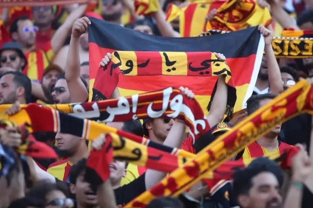 تجنبًا للعقوبات..الترجي التونسي يحذر جماهيره من الألعاب النارية قبل مواجهة السويحلي الليبي