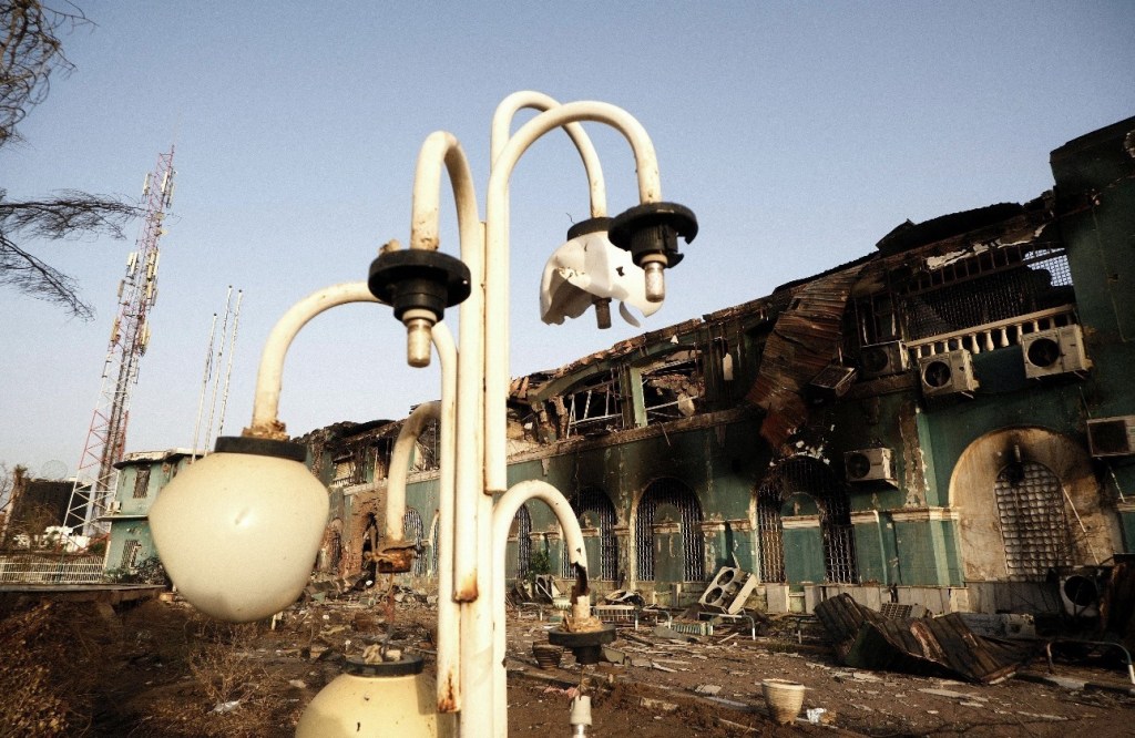 مسيرات تستهدف محطة كهرباء في أم درمان ومقتل 21 شخصًا في هجوم على نيالا بالسودان