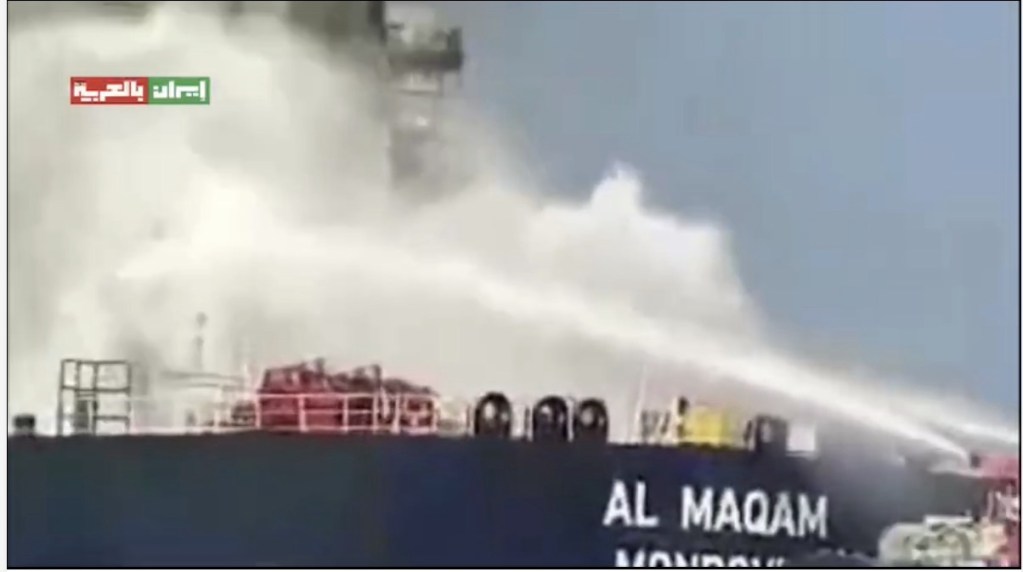 الحرس الثوري الإيراني يعلن استهداف ناقلة نفط عملاقة في مضيق هرمز واشتعال النيران فيها