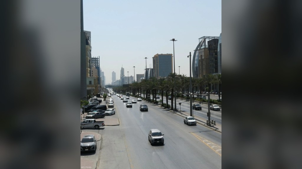 إصابة مواطن وأضرار مادية في الرياض جراء سقوط شظايا صاروخين